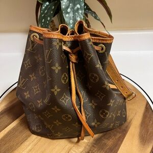 LOUIS VUITTON Monogram Petit Noe Drawstring Bucket Shoulder Bag.